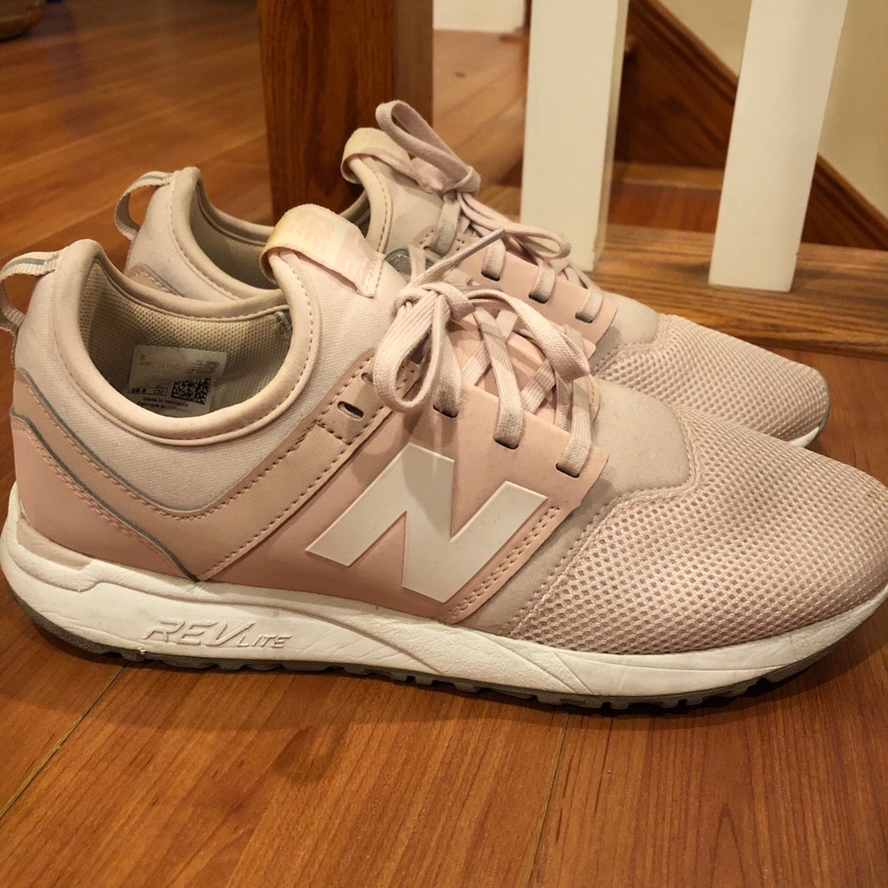 New Balance 247 Sneakers